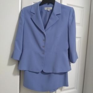Tahari Women"s Blue Skirt Suit. Size 14.